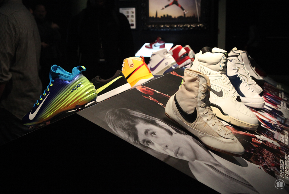 Nike Signature Shoe Display Kyrie 24