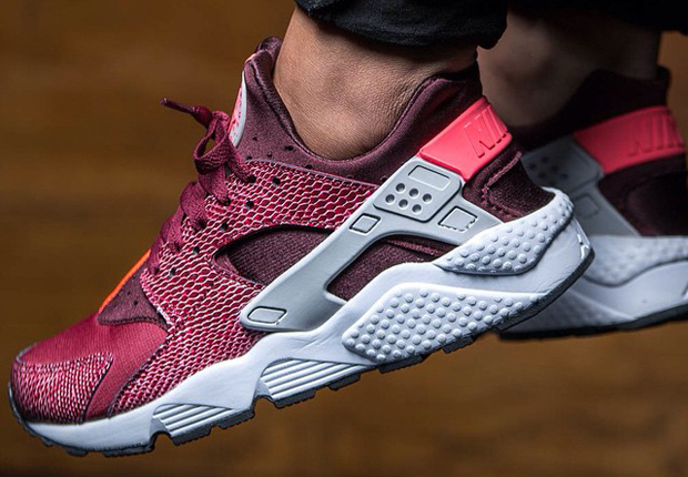 Another Look at the Nike Women's Air Huarache "Team Red"