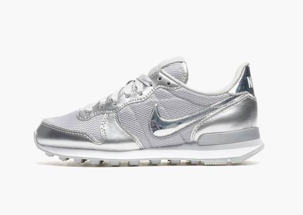 Aubergine uitzetten milieu Nike Women's Internationalist Premium "Metallic Silver" - SneakerNews.com