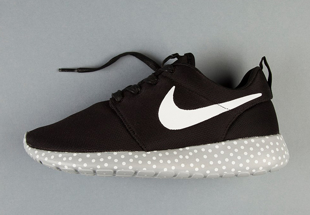 Nike Womens Roshe Run “Polka Dot Sole”