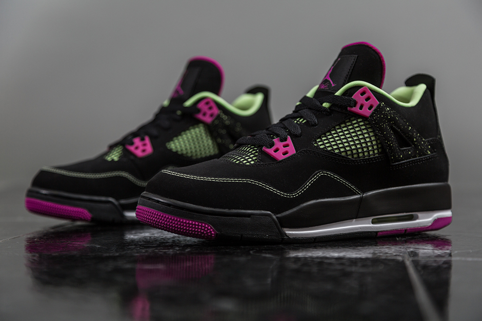 Air Jordan 4 Girls Fuchsia Force Arriving 01