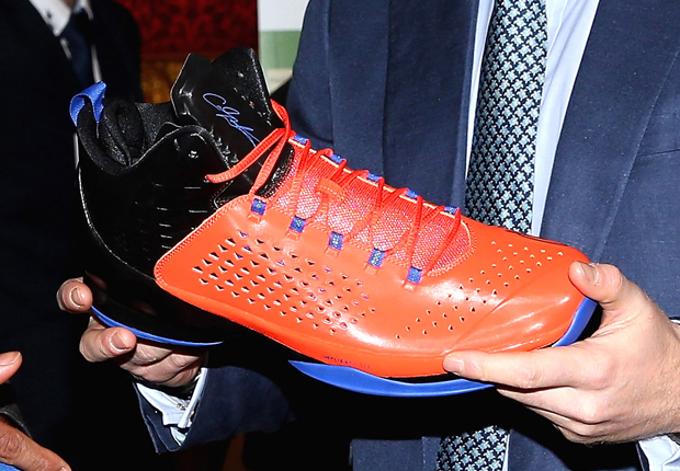 Carmelo Anthony Presents Prince Harry with Jordan Melo M11 "Knicks"