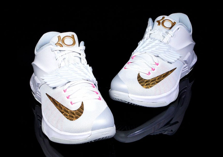 A Detailed Look at the Nike KD 7 “Aunt Pearl”