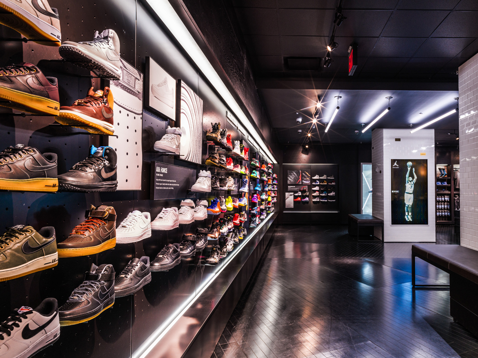 provocar Representar Difuminar Nike and Foot Locker Just Opened Up The Biggest House of Hoops Ever, and  It's Awesome - SneakerNews.com