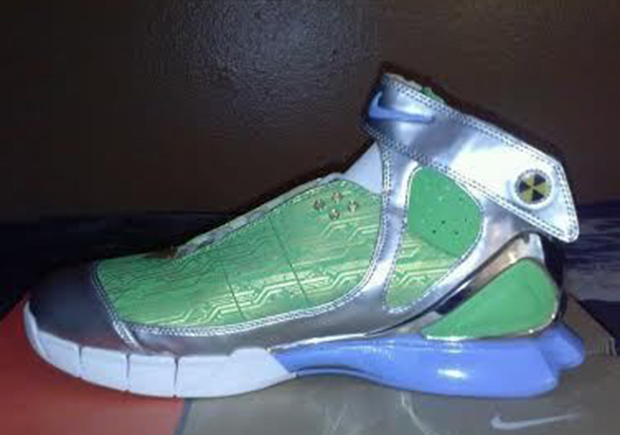 Pekkadillo Shinkan Sonrisa Nike Huarache 2k5 Doernbecher - Available on eBay - SneakerNews.com