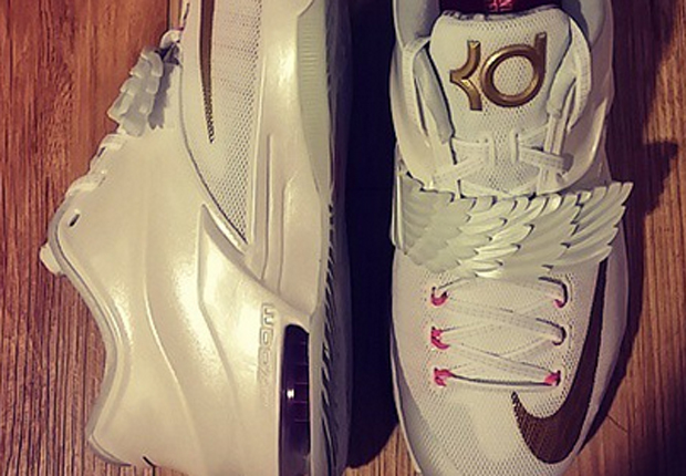 Another Look At The Nike KD 7 "Aunt Pearl"
