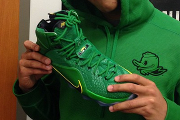 Another Look at the Nike LeBron 12 "Oregon Ducks" PE