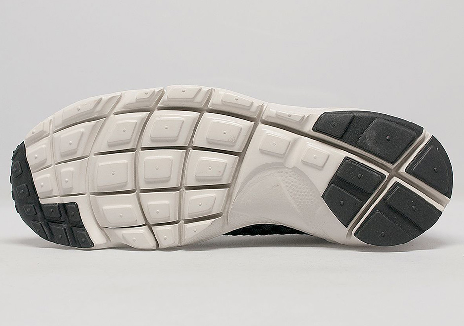 Nike Air Footscape Desert Chukka Black White 3