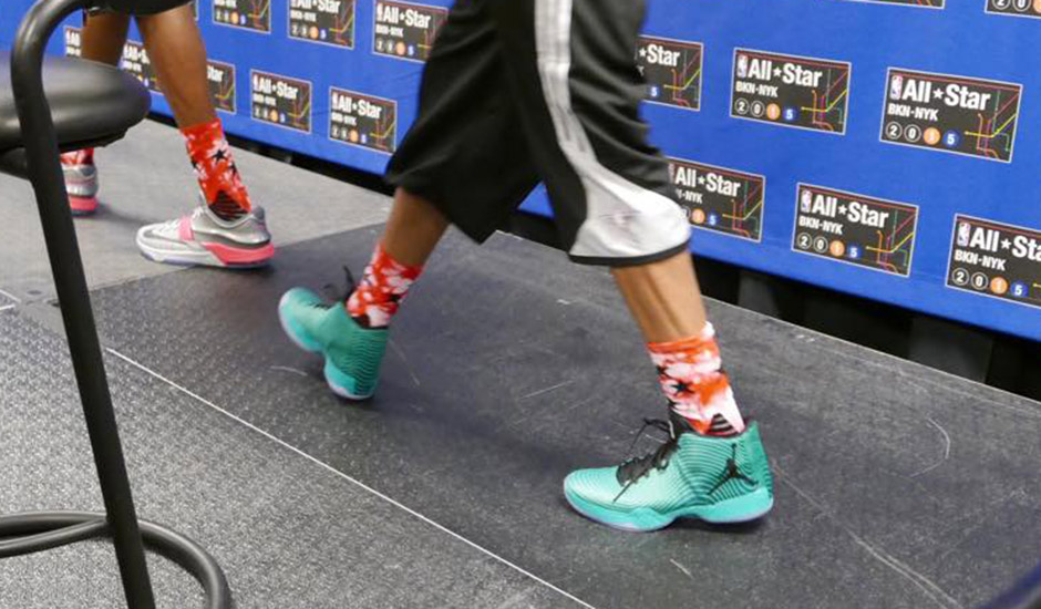 Penny Hardaway Debuts 1-of-1 Foamposites During Celebrity All-Star Game