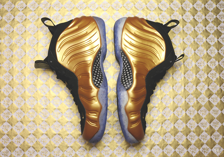 Detailed Look Nike Foamposite One Gold 03