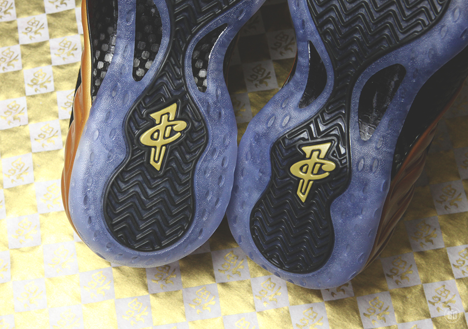 Detailed Look Nike Foamposite One Gold 06