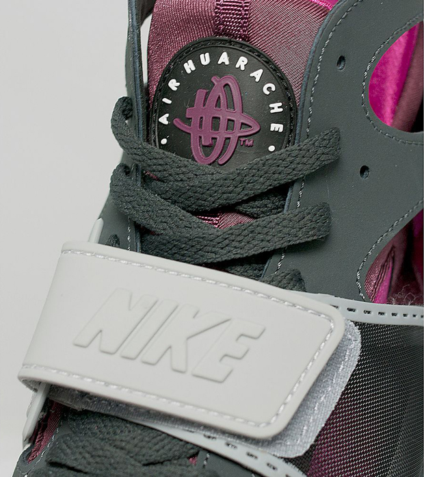Nike Air Trainer Huarache Wolf Grey Pink 05