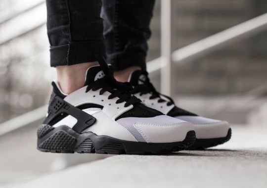 nike wmns huarache white black 01