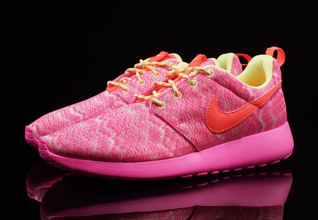Nike Roshe Run GS "Pink Static"