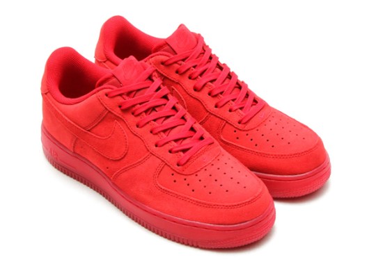 Nike Continues The All-Red Themes With The Women’s Air Force 1