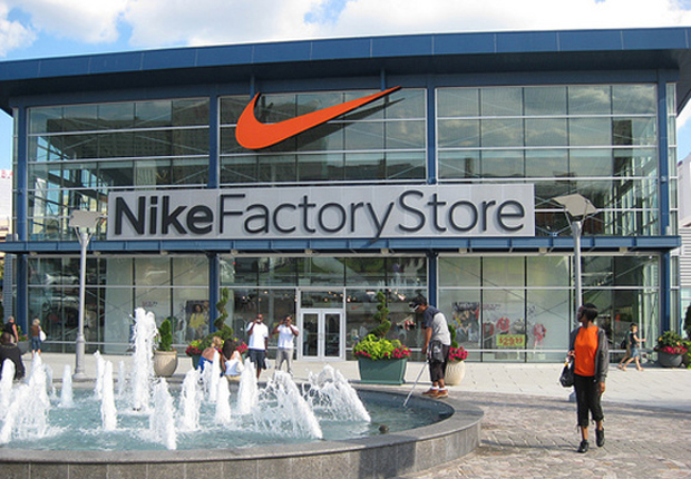 Panorama in de rij gaan staan Productiviteit A Nike Outlet Is Coming To New York City in April - SneakerNews.com