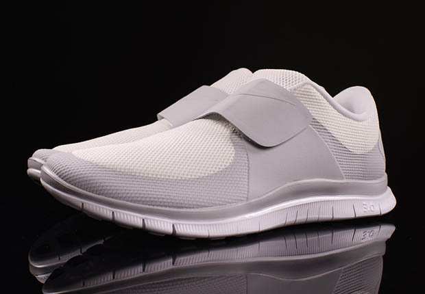 toma una foto Sierra Matemáticas Nike Free Socfly - White - SneakerNews.com