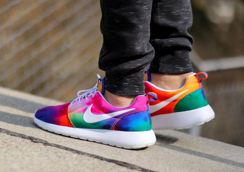 verfrommeld Roei uit Aanpassen Nike Roshe Runs in Crazy Tie-Dye Colors - SneakerNews.com