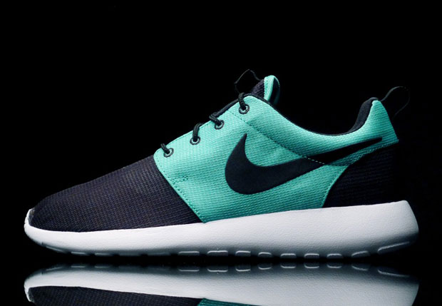 Nike Roshe Run in a “Tiffany” Colorway