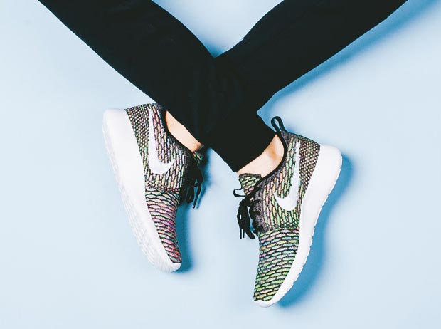 nike-wmns-flyknit-roshe-multi-color-silver-available-2