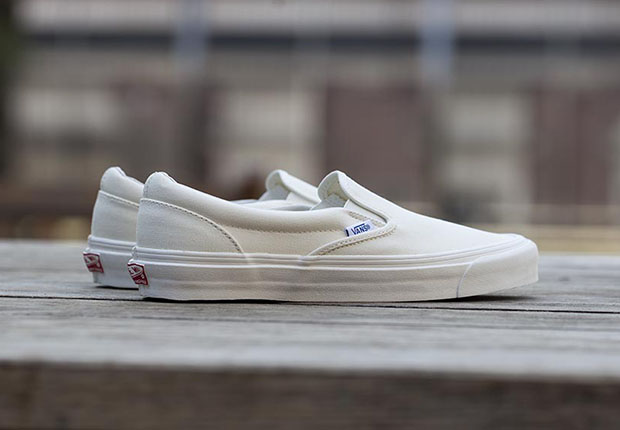 Vans vault store slip on white