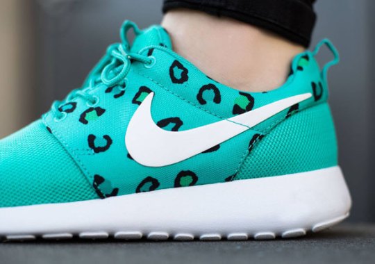 Nike womens Roshe Run Leopard Print Teal 1