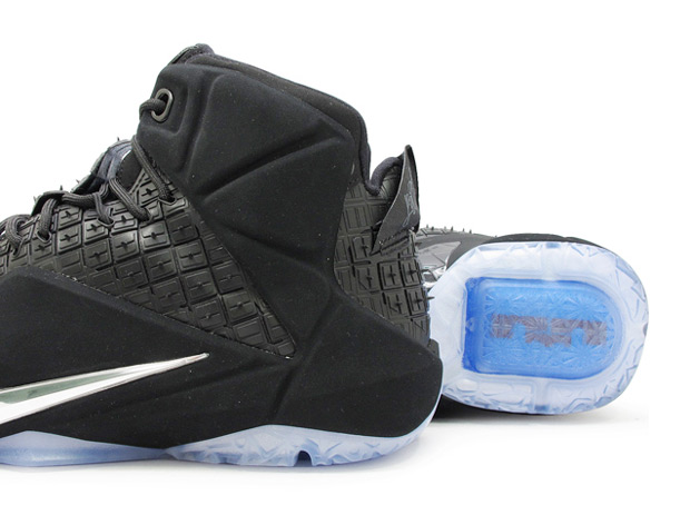 lebron-12-ext-rubber-city-for-playoffs-03