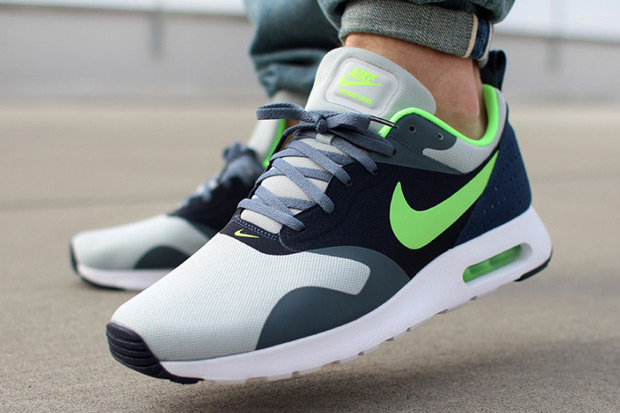 nike tavas air