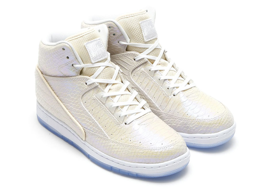 A Detailed Look At The Pearlescent Nike Pythons