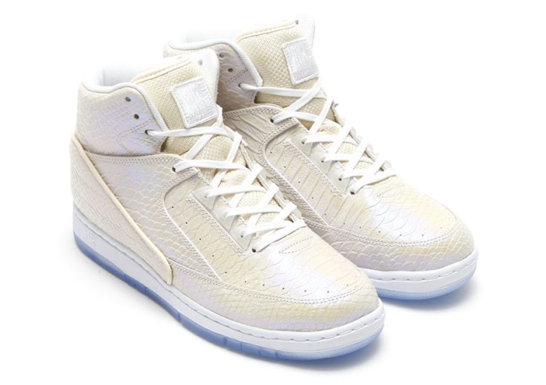 A Detailed Look At The Pearlescent Nike Pythons