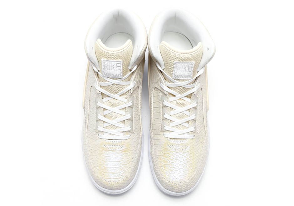 A Detailed Look At The Pearlescent Nike Pythons - SneakerNews.com
