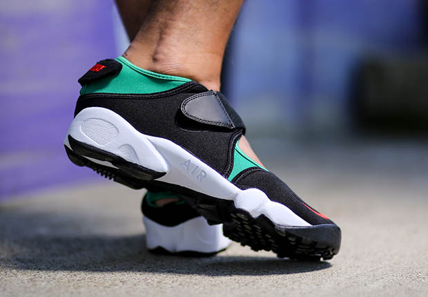 precio Específicamente recurso renovable An On-Foot Look at the Nike Air Rift Retro - SneakerNews.com