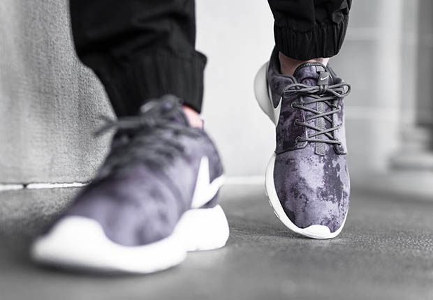 roshes black and grey