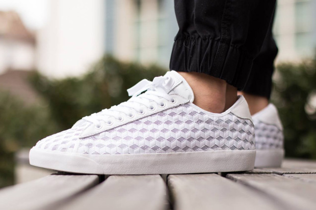 Nike Tennis Classic AC With Fashionable Mesh Uppers