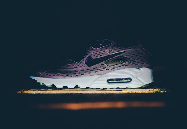 Nike Air Max 90 Ultra Moire Iridescent 1