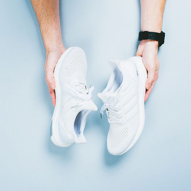 all white adidas running shoes