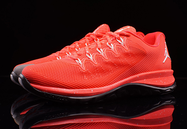 Jordan flight outlet runner 2 red