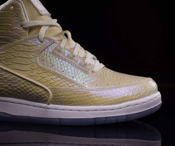 The Pearlescent Nike Air Pythons Are Available - SneakerNews.com