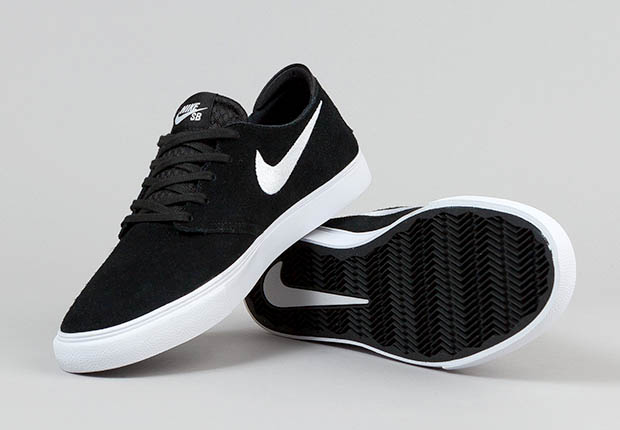 nike black sneakers with white sole