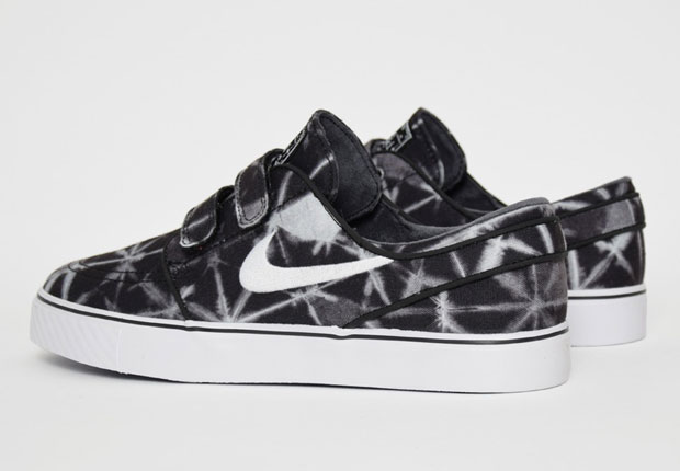 Nike Janoskis With Velcro Are Back With Graphic Prints