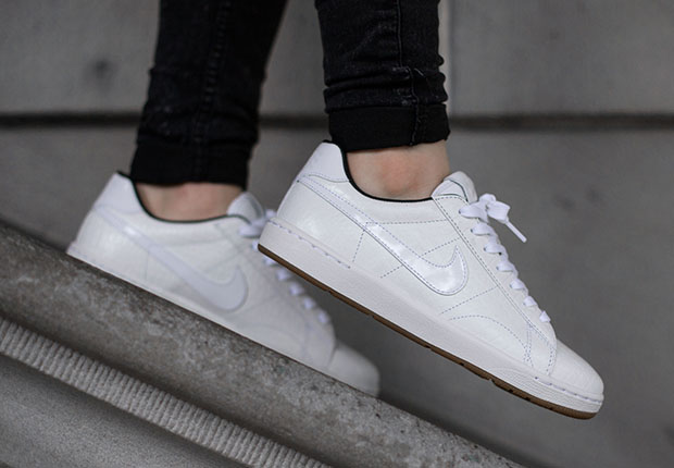An On-Foot Look At The Nike Tennis Classic Ultra 