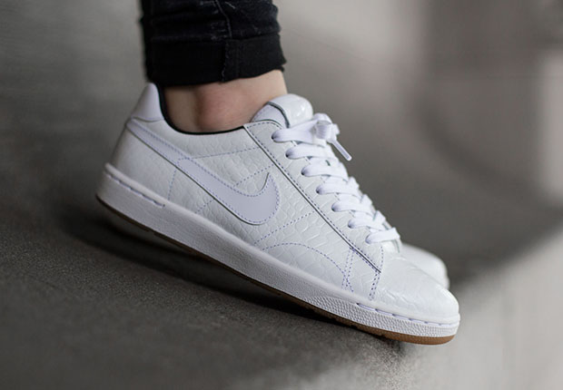An On-Foot Look At The Nike Tennis Classic Ultra 