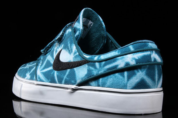 Velcro Nike Janoskis Are Back With Funky Teal Prints