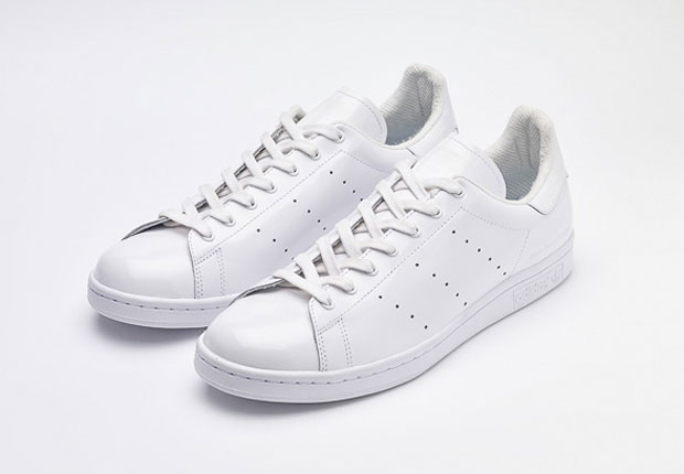 all white adidas stan smiths