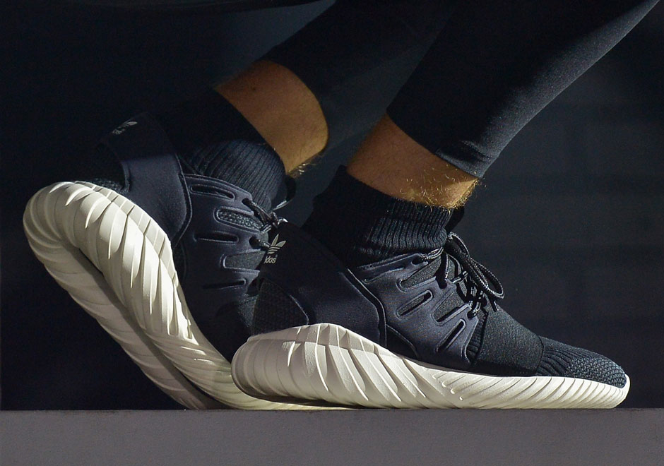 New adidas women 's tubular viral chalk white / white Undefeated