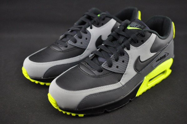 The Nike Air Max 90 Borrows An Iconic Colorway - SneakerNews.com