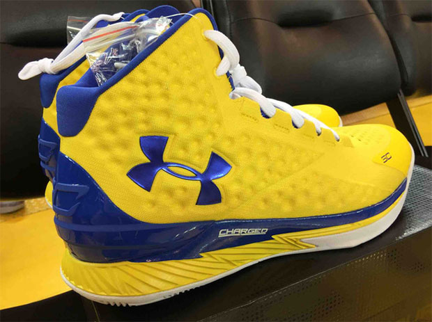 curry 1 yellow