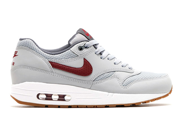 nike-air-max-1-wolf-grey-team-red-gum-02