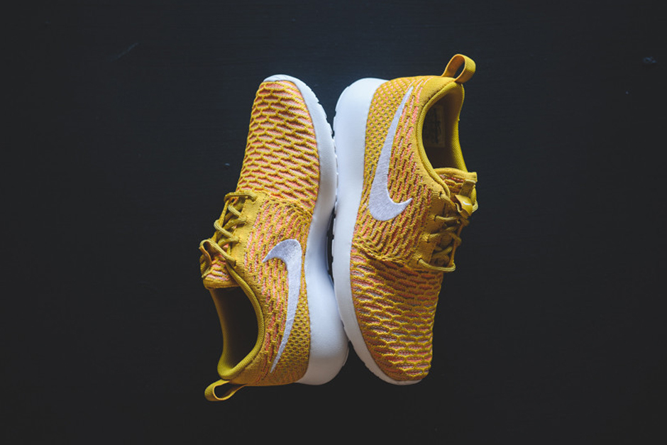 A Golden Take On The Nike Flyknit Roshe Run - SneakerNews.com