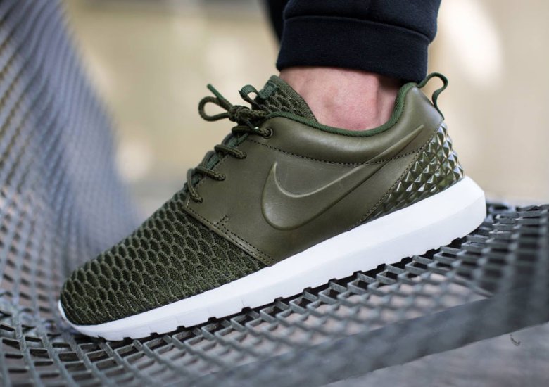 Leather and Flyknit Build Brings To The Nike Roshe Run - SneakerNews.com